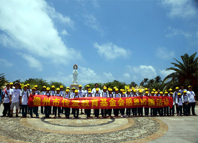 儋州思源实验学校的学生开启南山感恩之旅