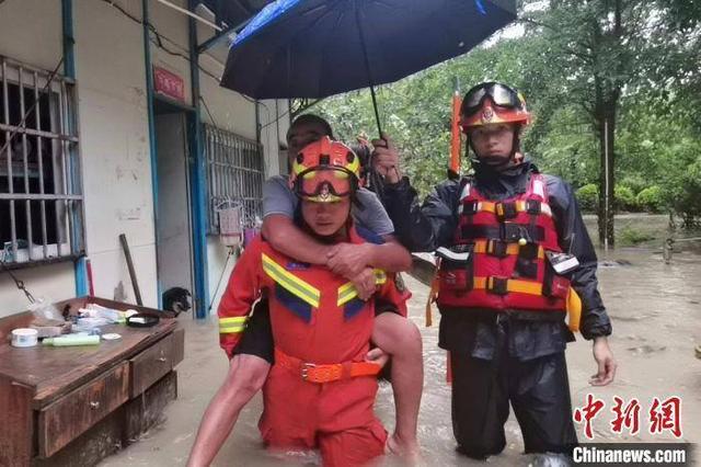 台风“暹芭”给海南带来强降雨 消防营救疏散百余群众